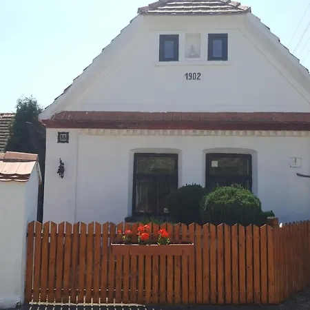 Venkovsky Dum S Kovarnou *